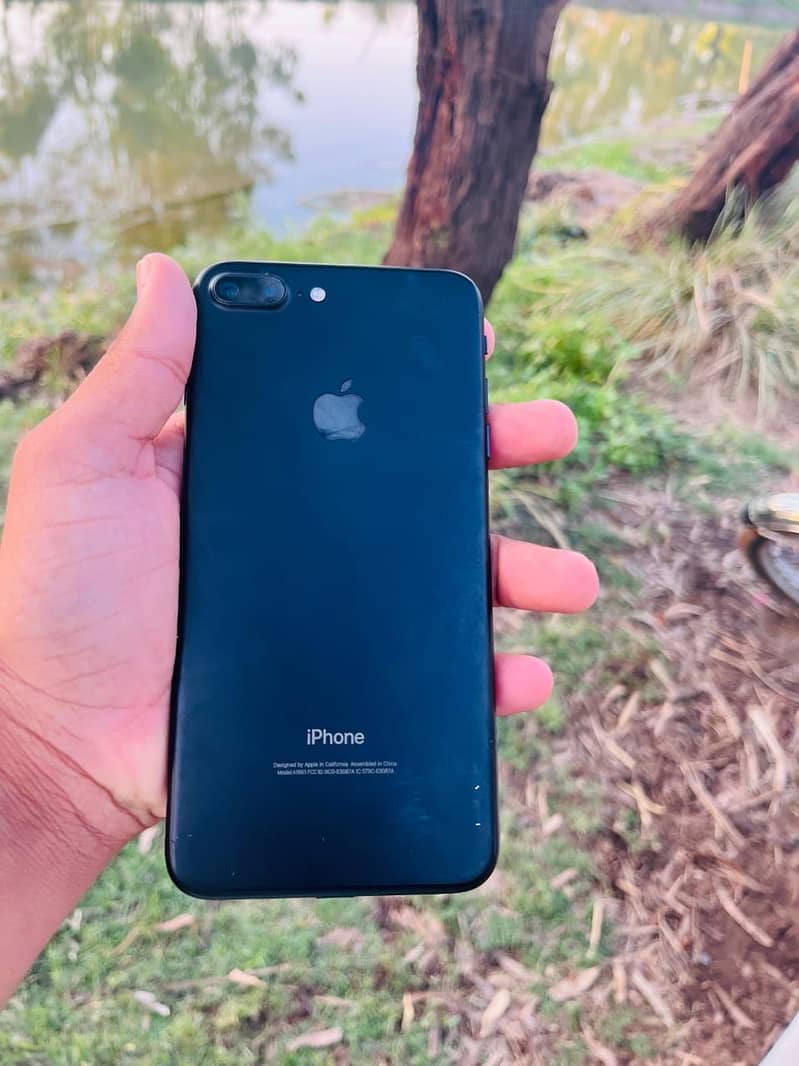 Apple iPhone 7 Plus 2