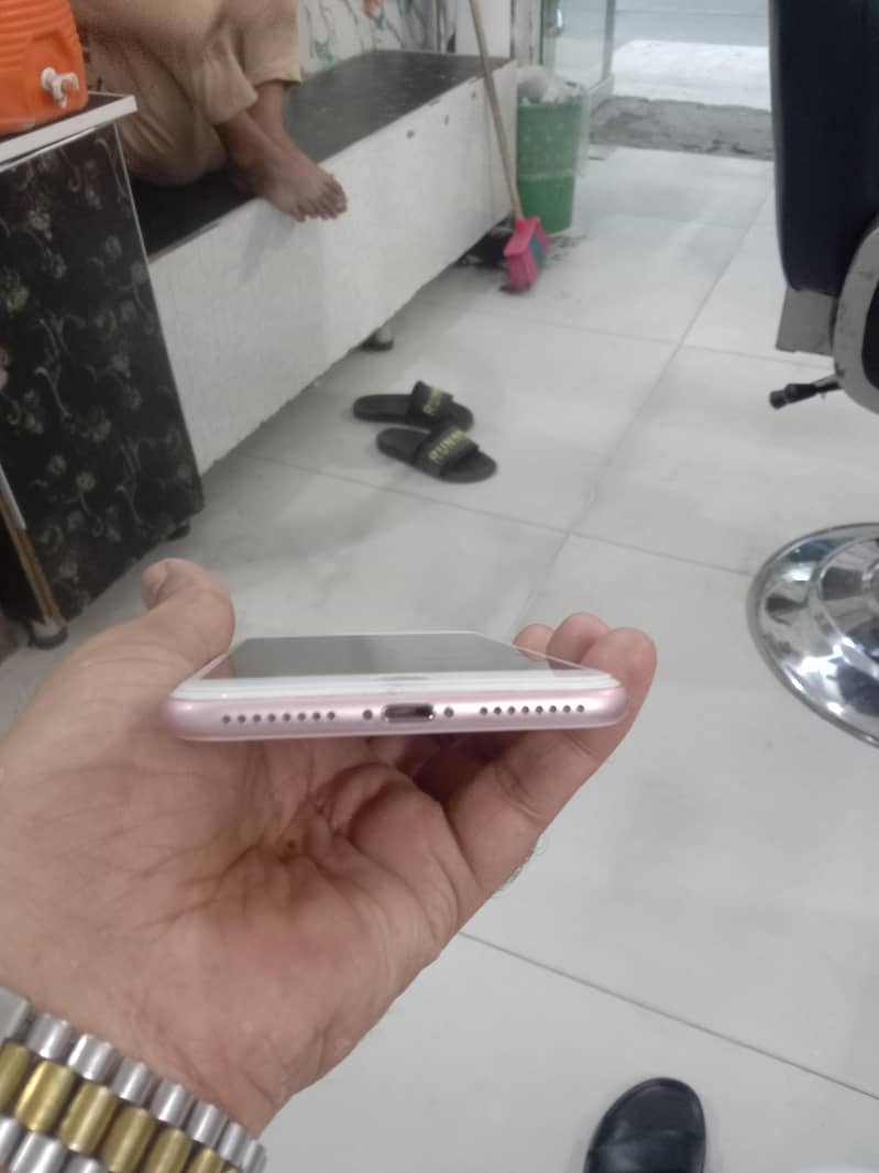 Apple iPhone 7 Plus 3