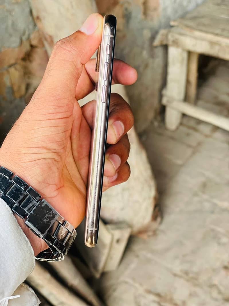 Apple iPhone XS 1