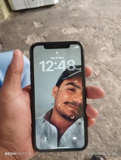 Apple iPhone 11.64 gb storage Jv. with box water pack