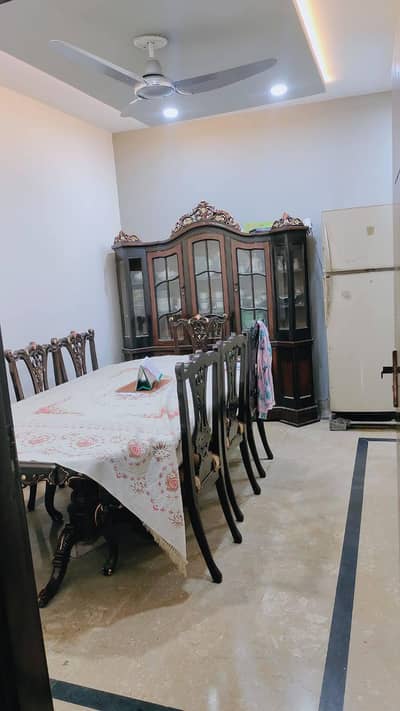 Dinning table for sale
