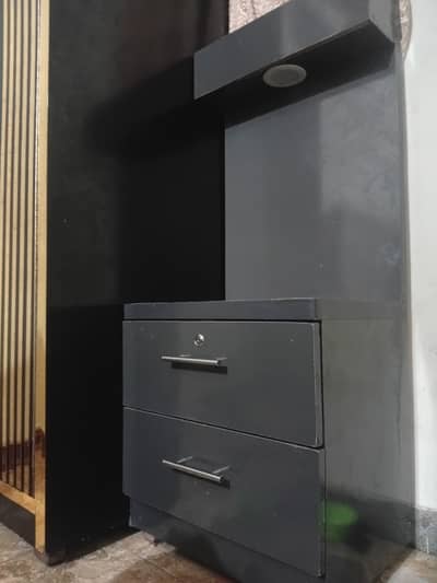 2 side tables