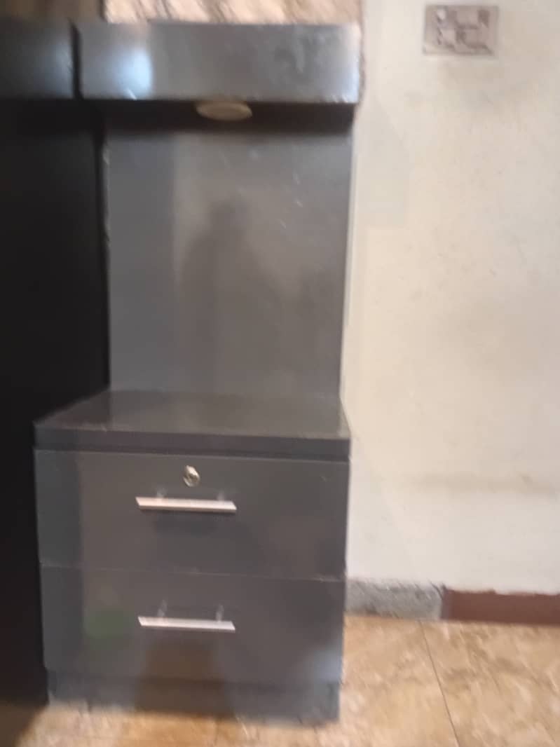 2 side tables 1