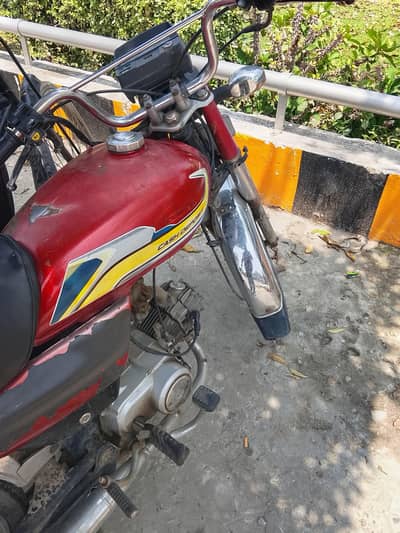 dhoom ki bike hai 70cc okay hai koi Kam nai hony Wala