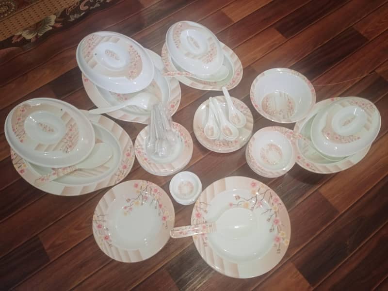 plastic dinner set 0