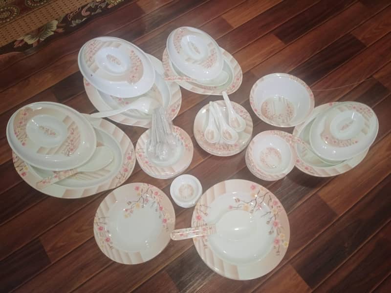 plastic dinner set 1