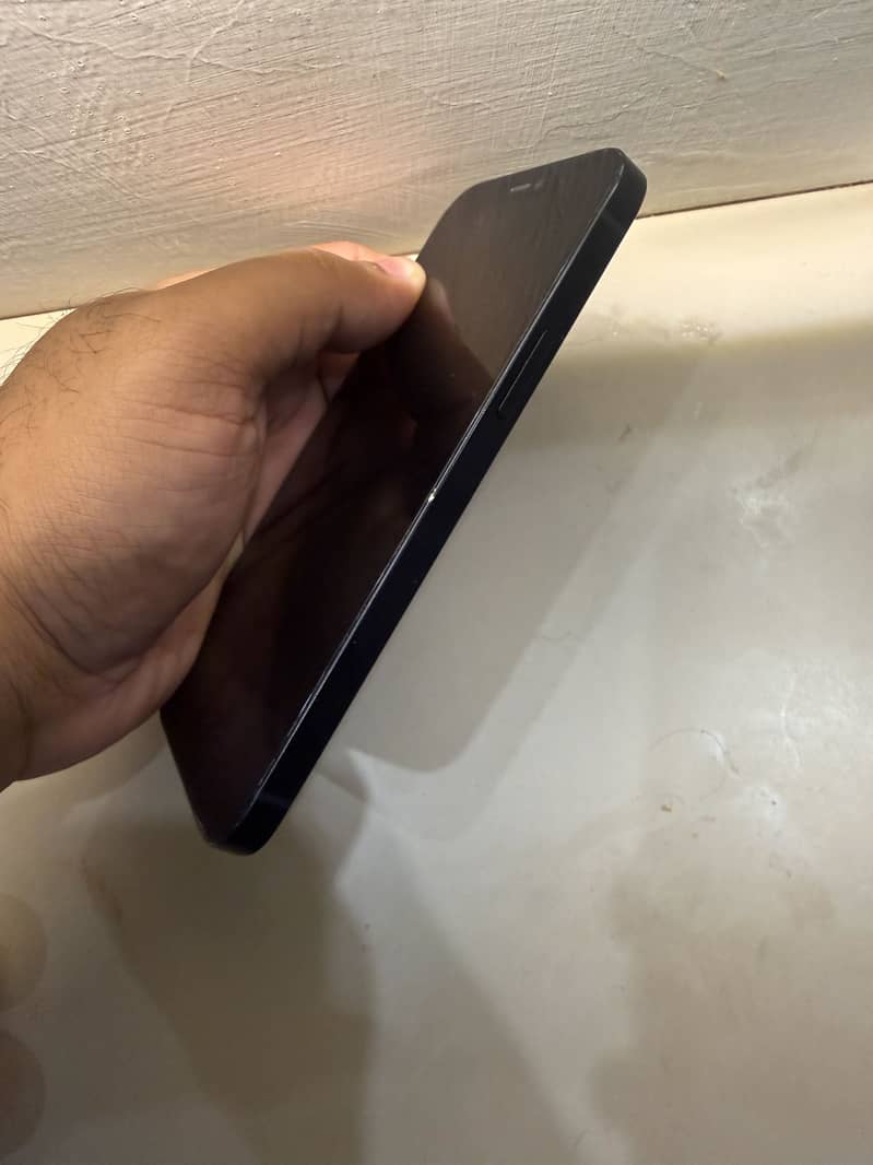 Apple iPhone 12 1