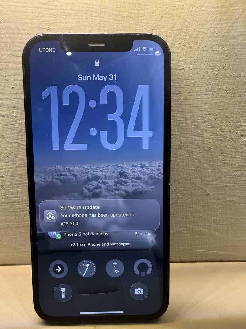 Apple iPhone 12 4
