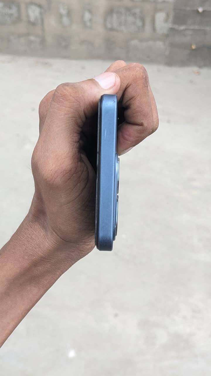 Realme C63 3