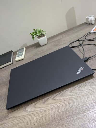 Lenovo T14 gen 2 Touch - Ryzen 5650 Pro - 16gb RAM - 256gb NVME