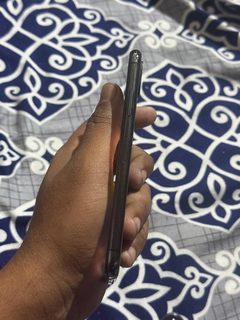Apple iPhone XS 3