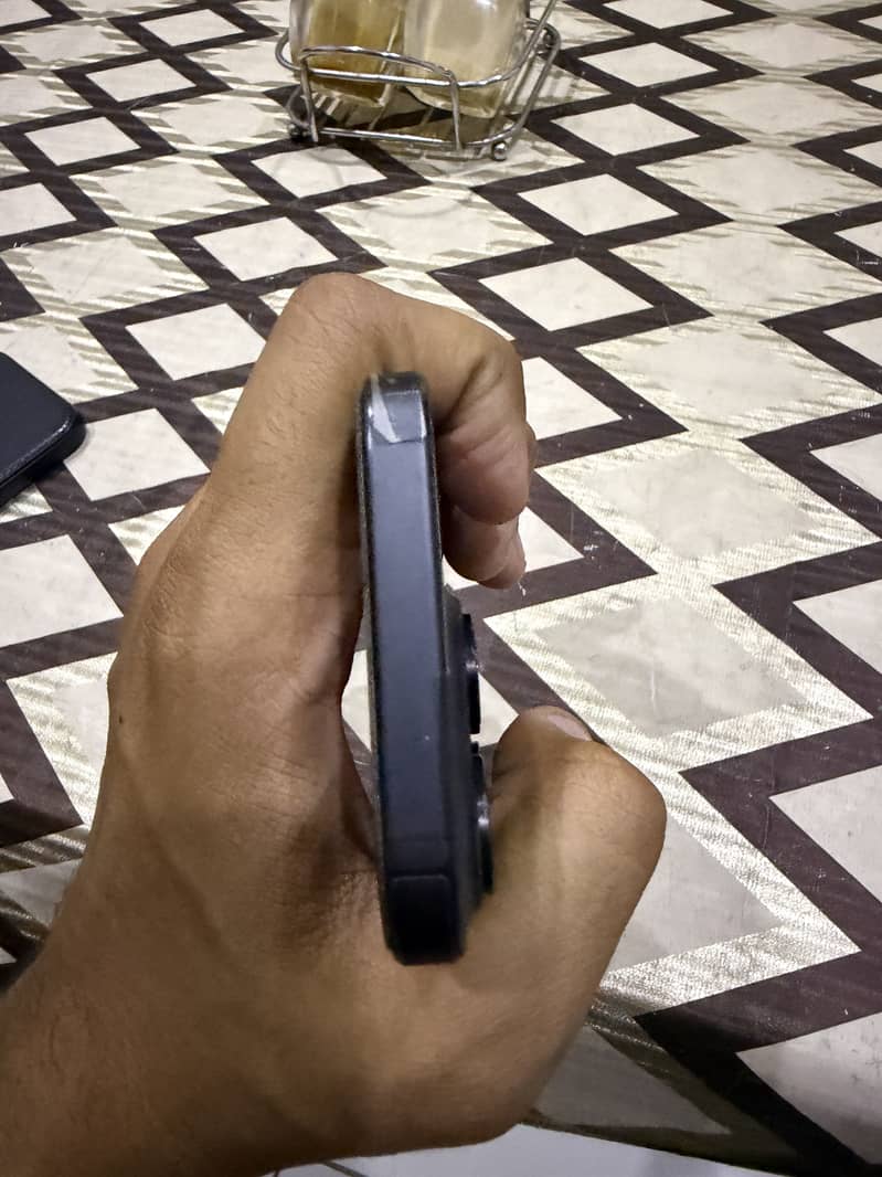 iPhone 15 Pro 3