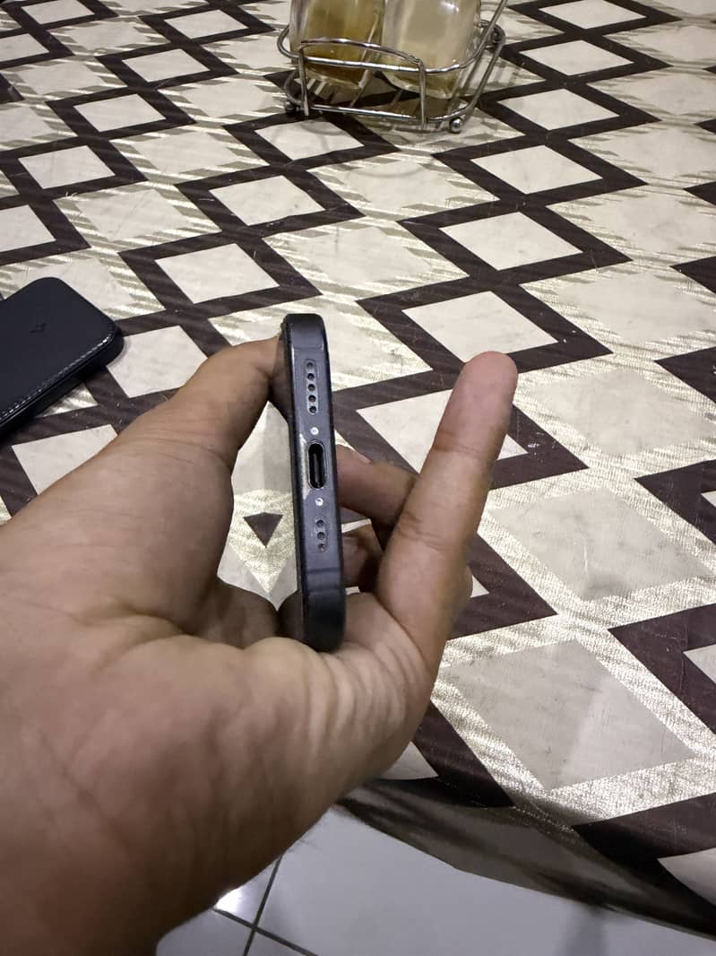 iPhone 15 Pro 4
