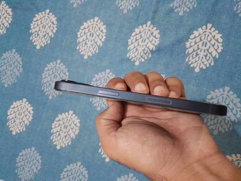 Apple iPhone 13 1