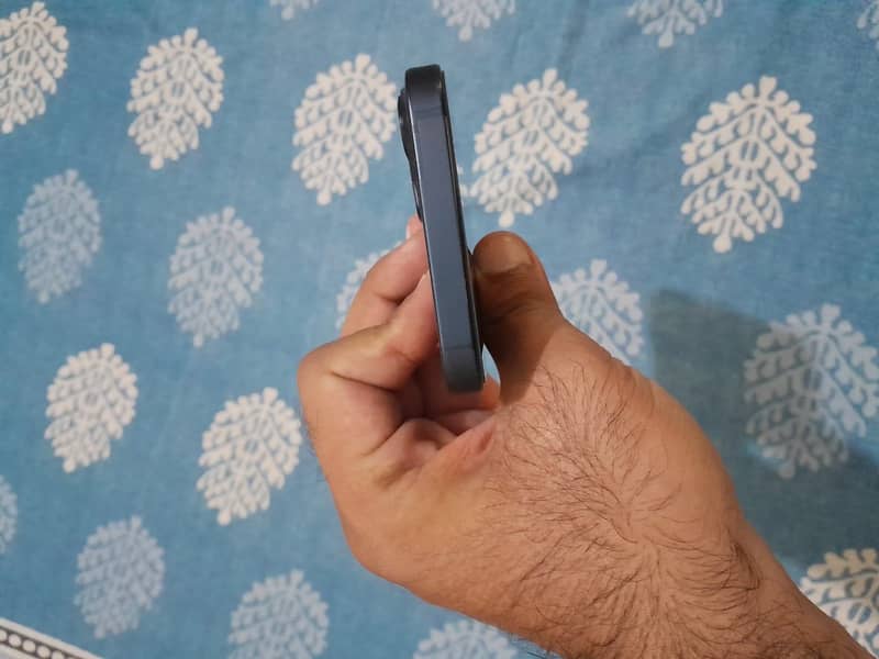 Apple iPhone 13 3
