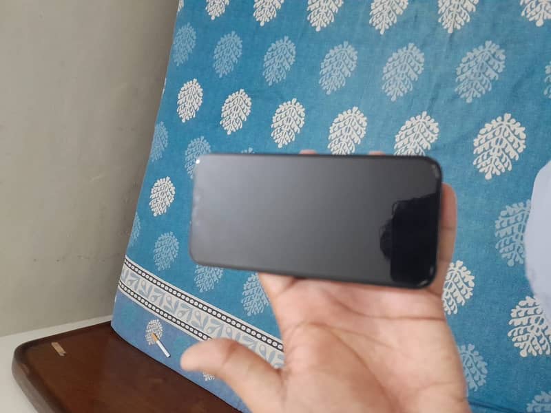 Apple iPhone 13 4
