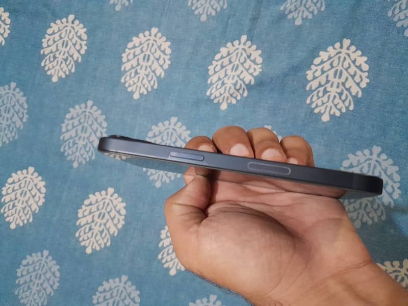 Apple iPhone 13 7