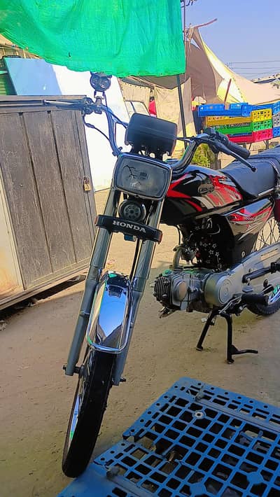 I am sale bike super Asia model 2025 open wocher 10 by 10 condition