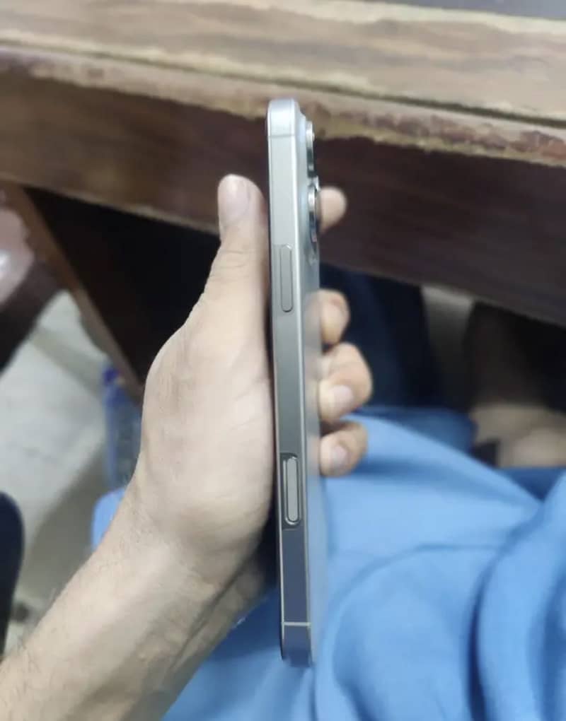 Apple iPhone 16 Pro Max canadhyan hain 4 month sim time 0