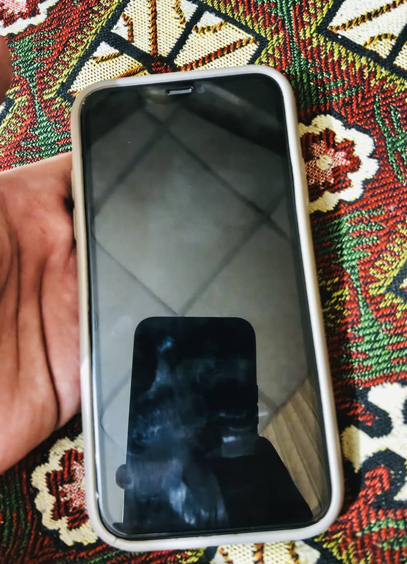 Apple iPhone 11 0