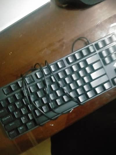 Used gaming headphones,new gaming mechanical keyboard and mo