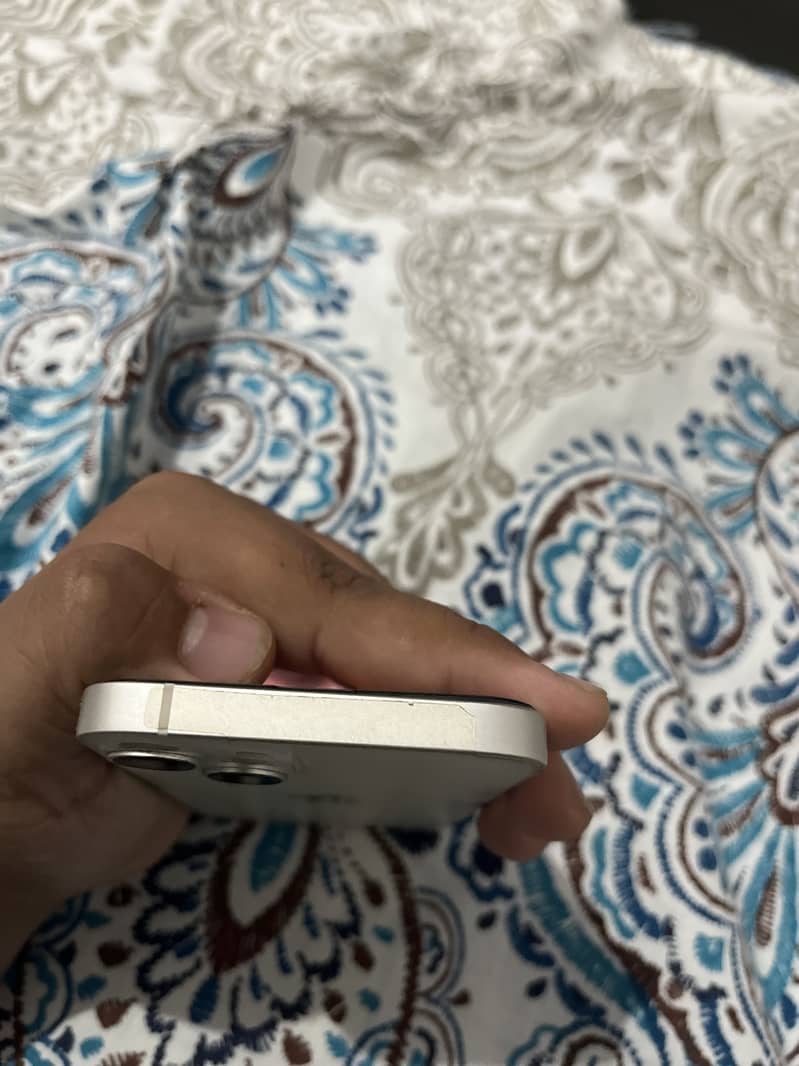 Apple iPhone 13 2