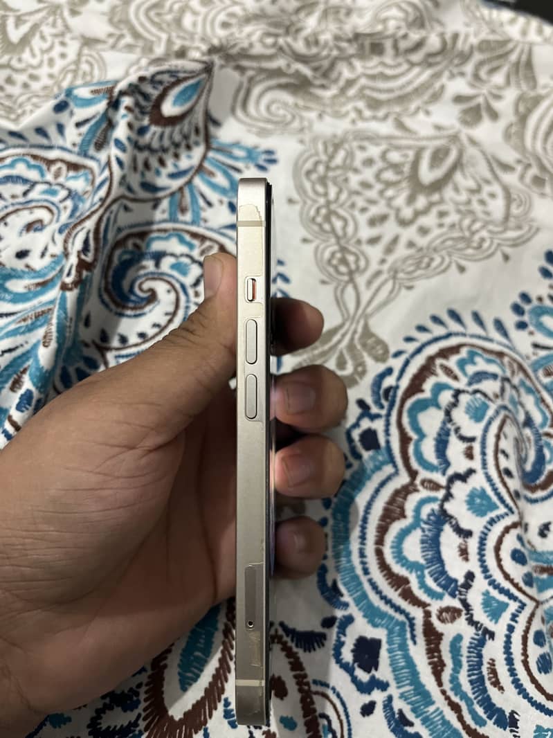 Apple iPhone 13 4