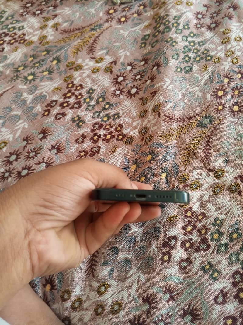 Apple iPhone 14 4