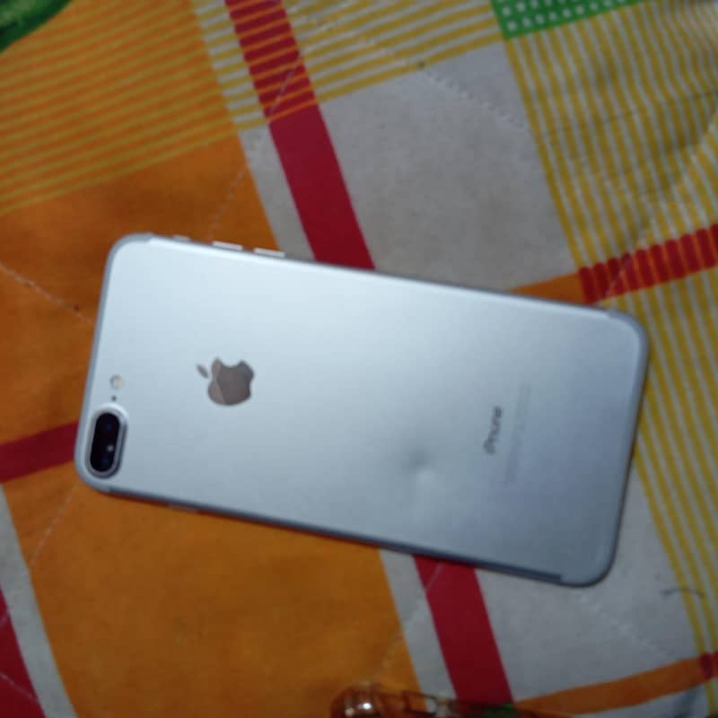 Apple iPhone 7 Plus 1