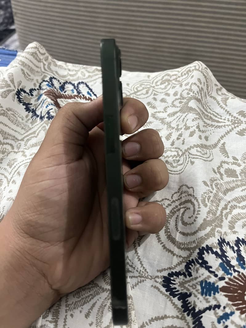 Apple iPhone 13 10