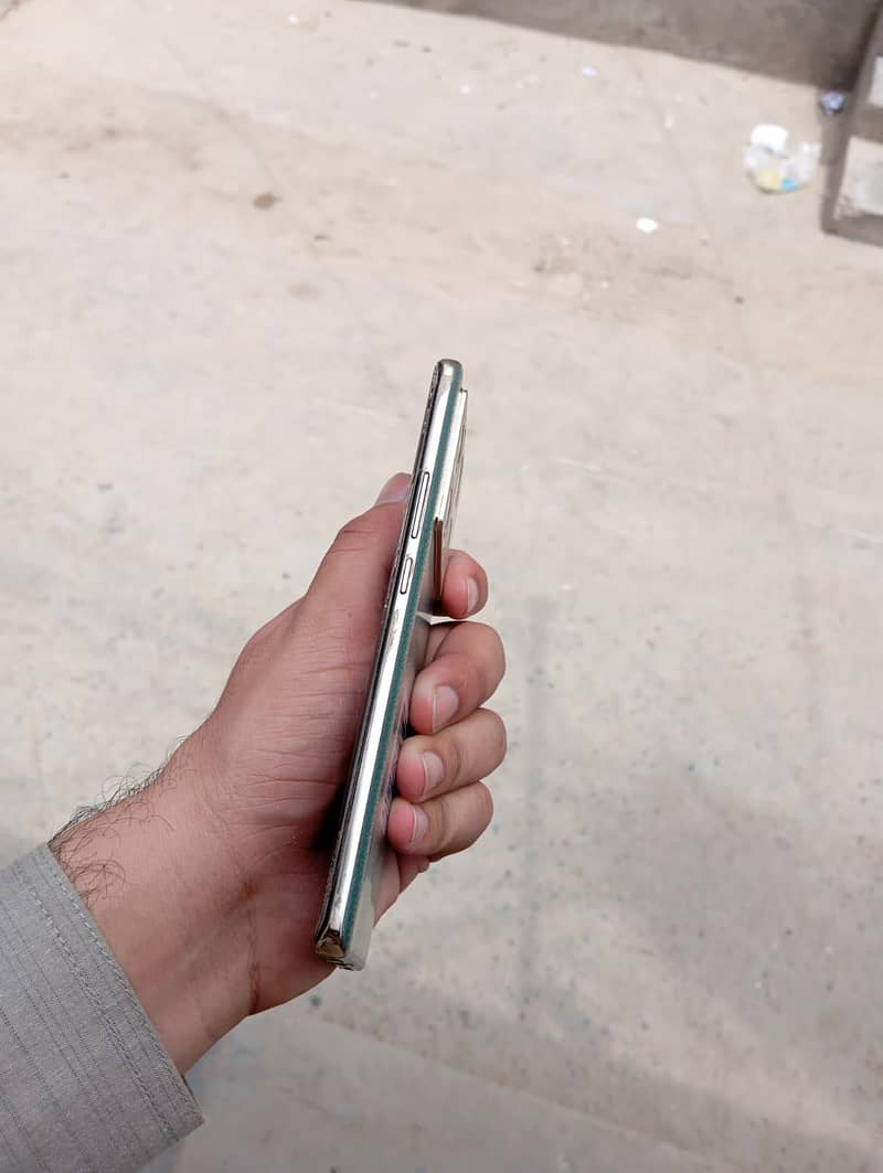Infinix Note 40 Pro 4