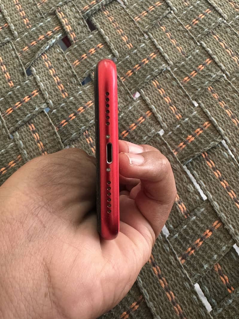Apple iPhone 11 4