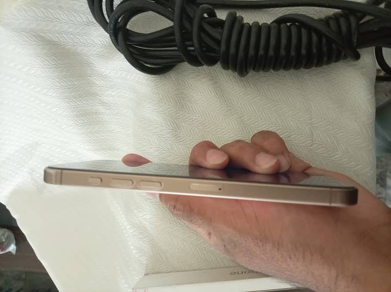 Apple iPhone 16 Pro Max 4