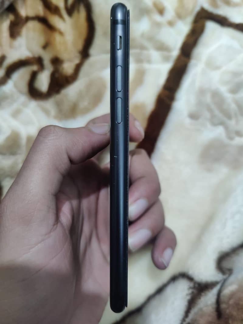 Apple iPhone 8 0