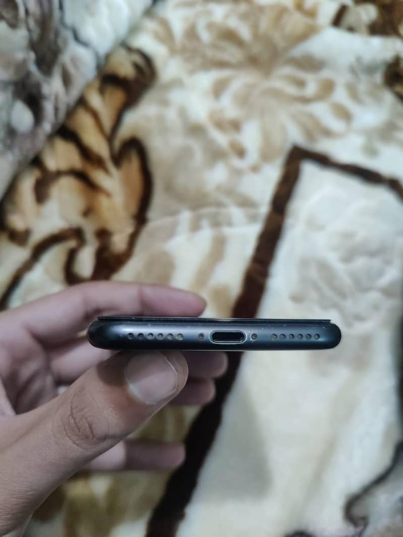 Apple iPhone 8 3