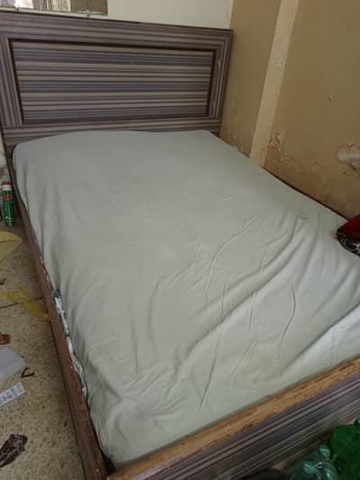 Wooden Bed available For Sale King Size All Ok