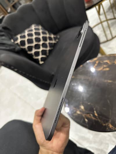 Apple iPad 12.9 inches 4th Generation