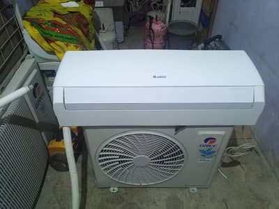Gree new model DC inverter 1 ton 2  years used