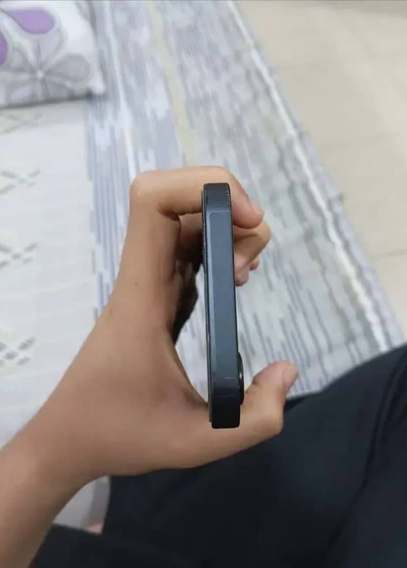Iphone 16e 4