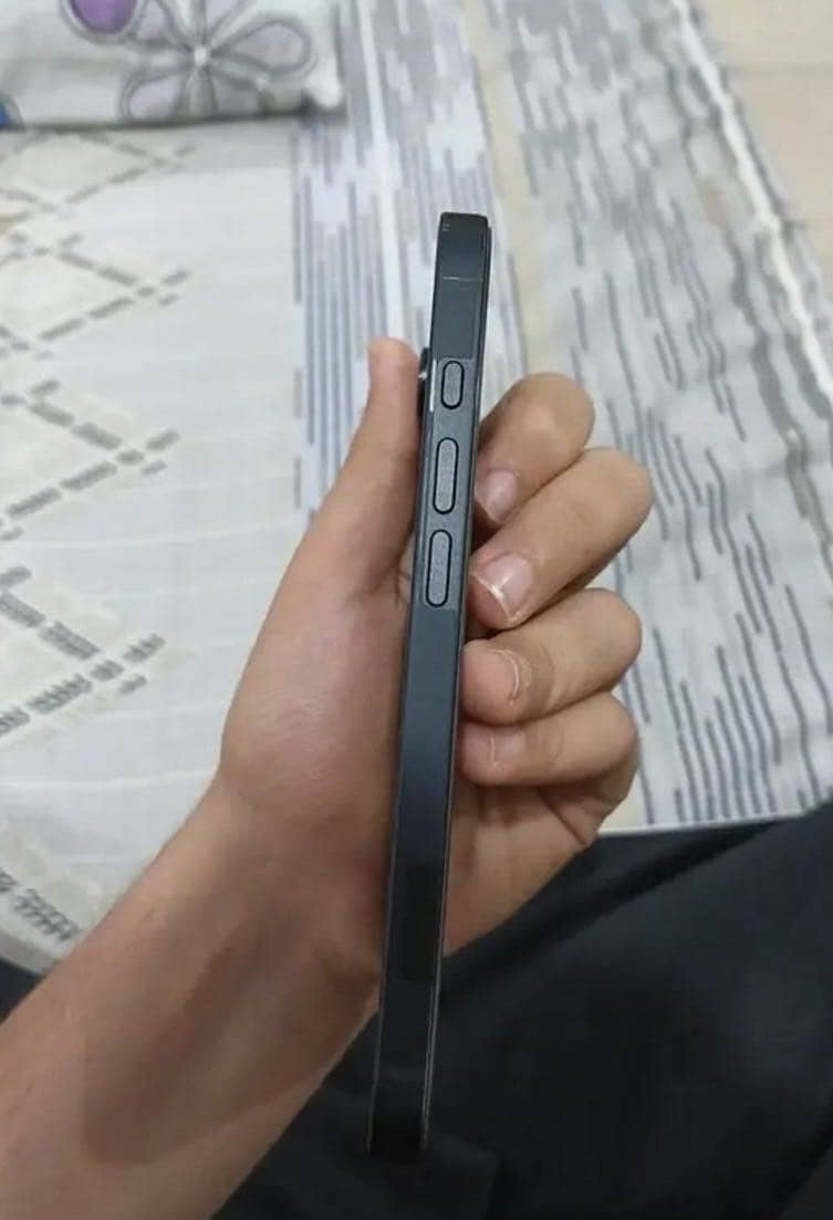 Iphone 16e 5