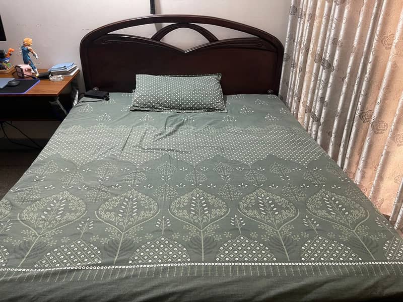 Solid Wooden queen size bed 0