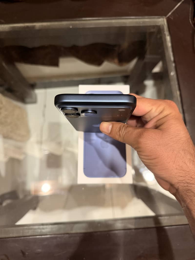 Apple iPhone 17 Pro Max 4