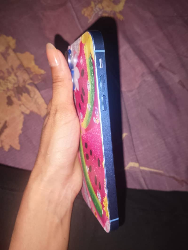 Apple iPhone 16 2
