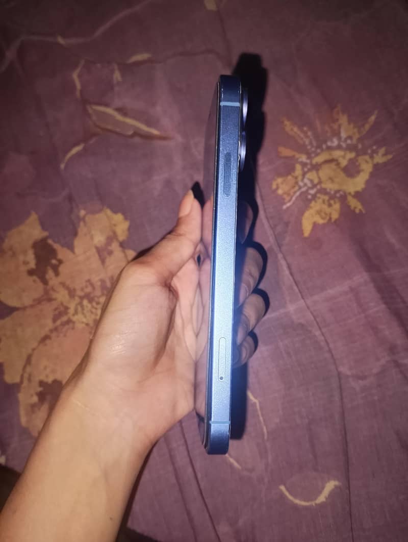 Apple iPhone 16 3