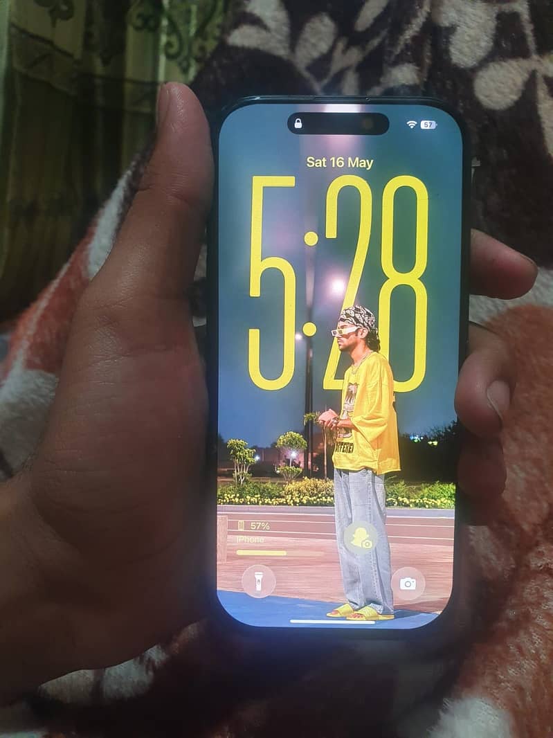 Apple iPhone 16 Pro 0