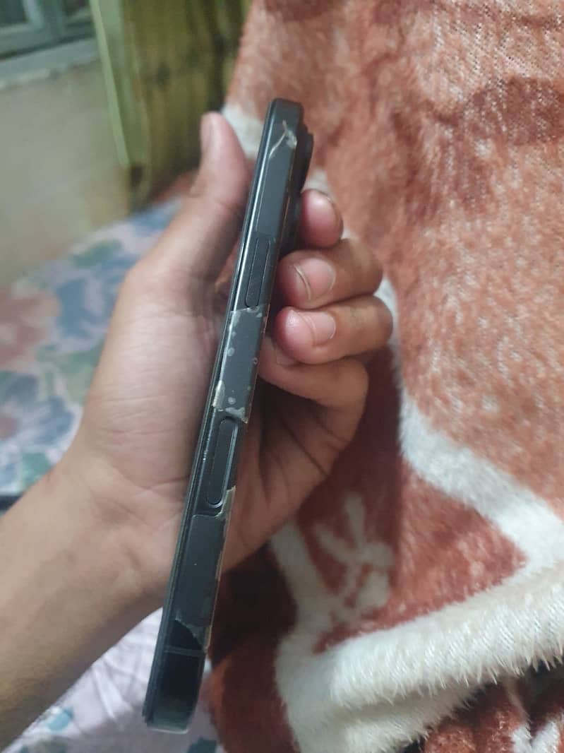 Apple iPhone 16 Pro 4