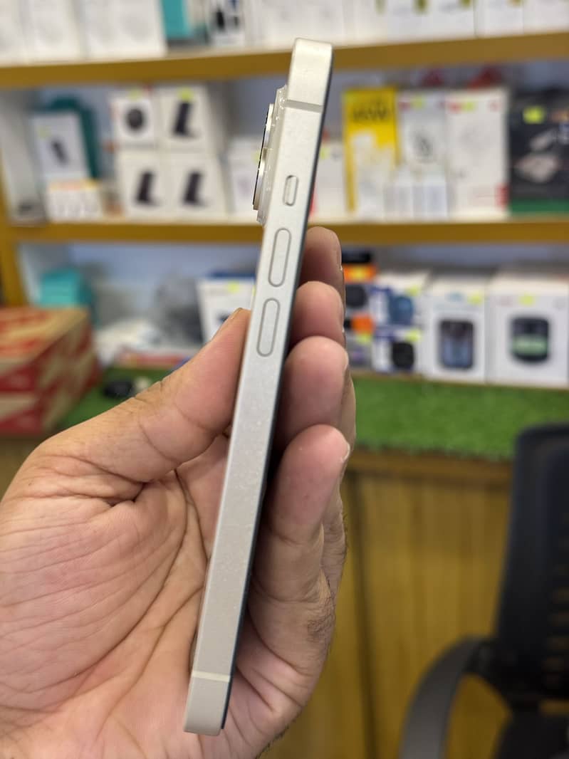 Apple iPhone 14 3