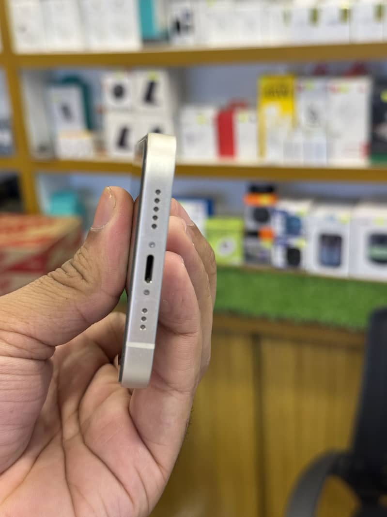 Apple iPhone 14 5