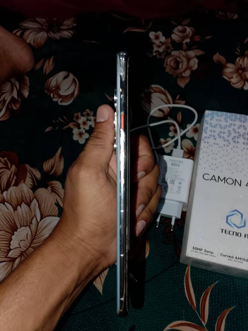 Tecno CAMON 40 Pro 0