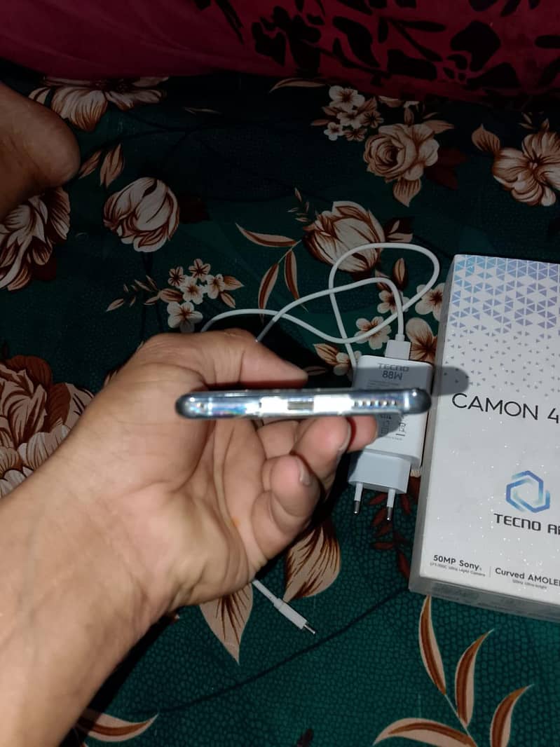 Tecno CAMON 40 Pro 1